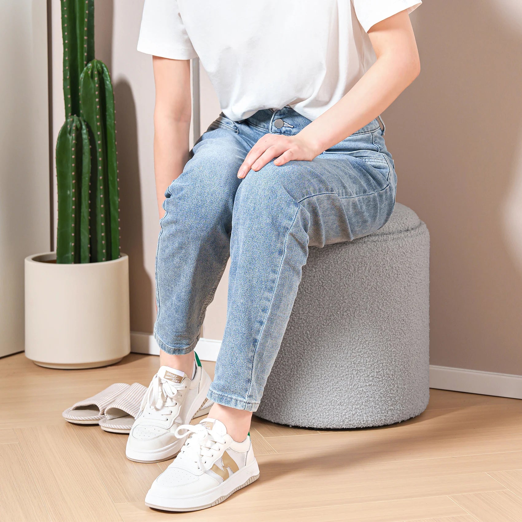 KNOBBY Storage Round Stool,Minimalist Shoe Changing IN USA.