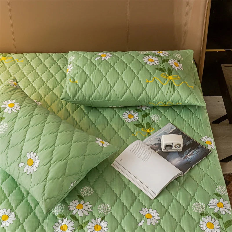 Waterproof Thicken Mattress Topper Pad Anti-bacterial Mattress in USA.